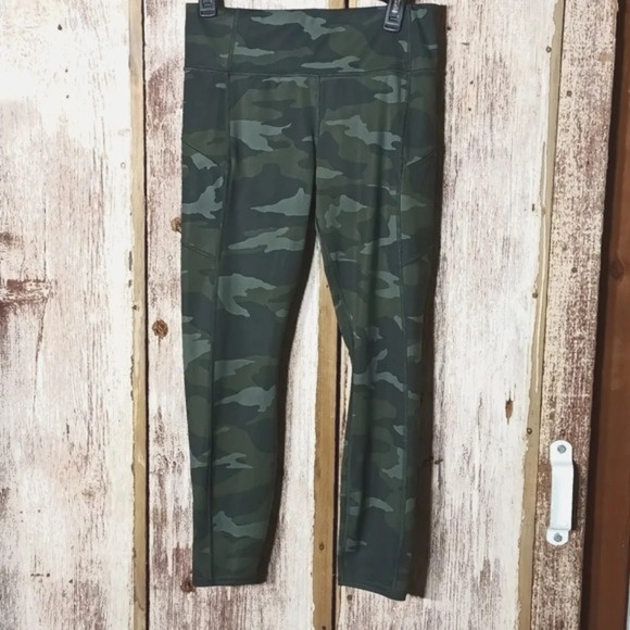 Athleta contender 7/8 tight camo cool and sleek to the touch size medium - Picture 3 of 7